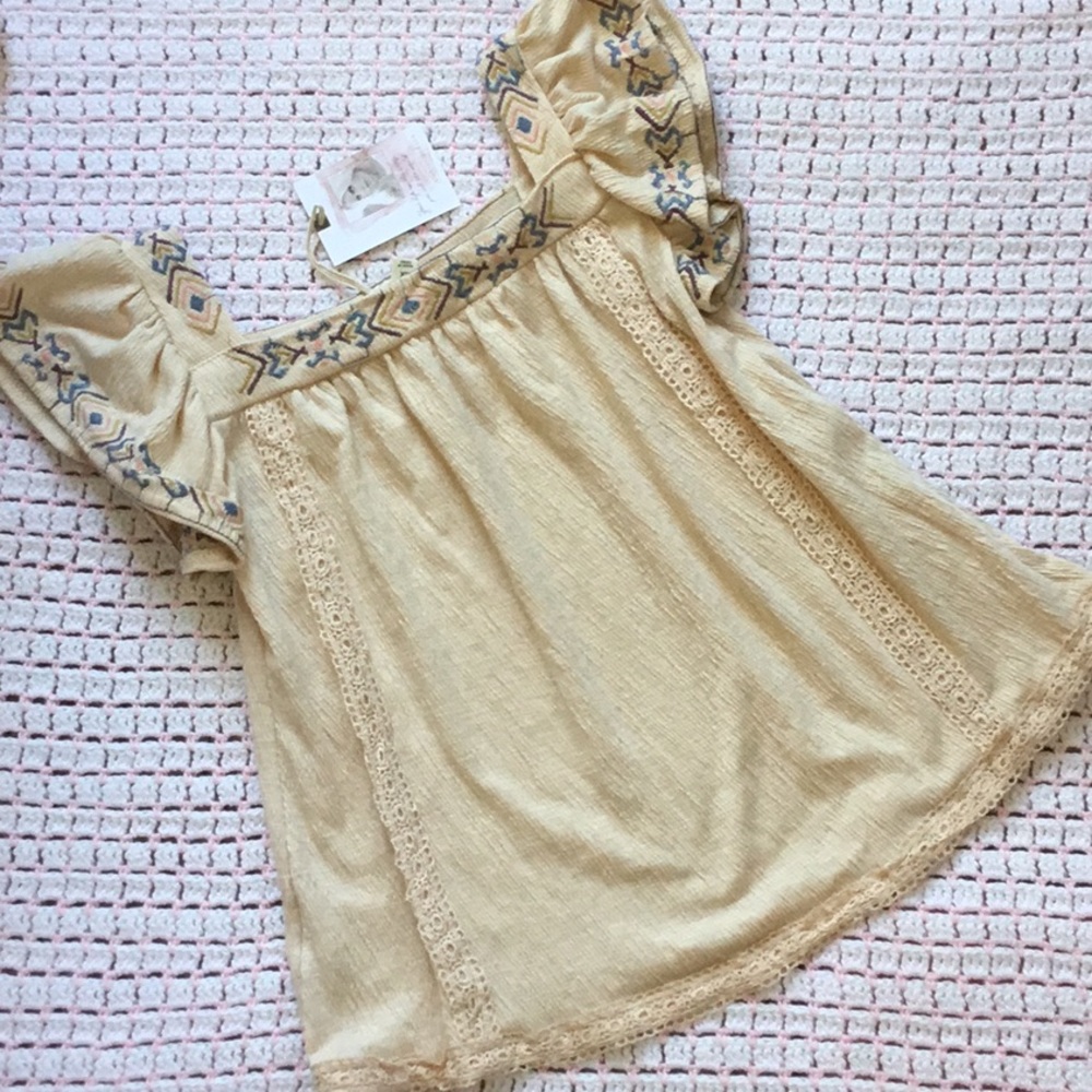 Jessica Simpson Flutter Sleeve Top - Picture 3 of 5
